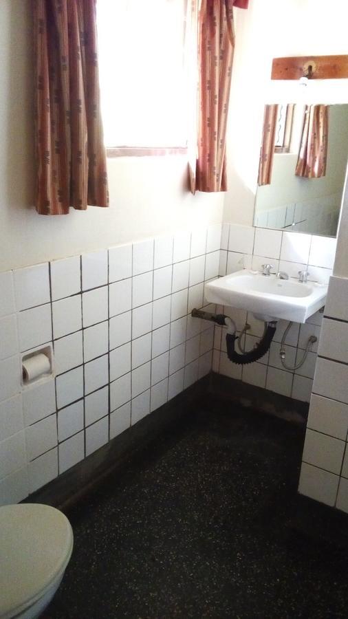 White Horse Inn Kabale ภายนอก รูปภาพ
