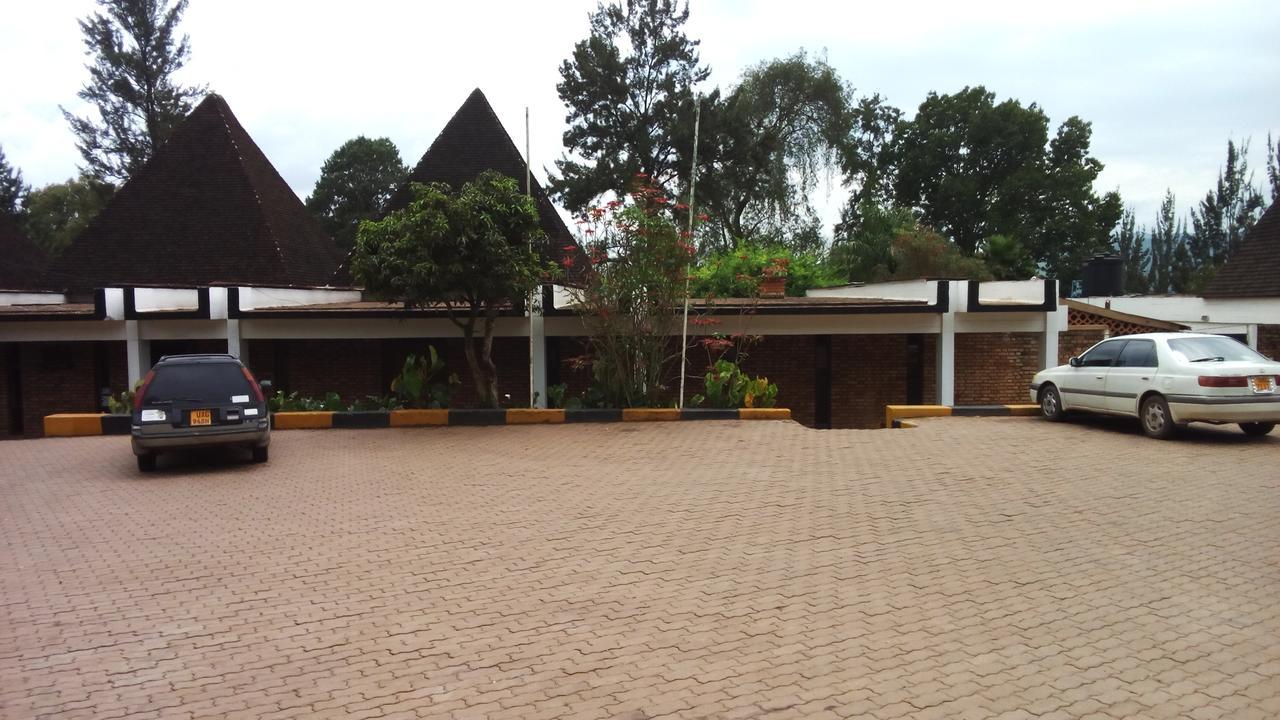 White Horse Inn Kabale ภายนอก รูปภาพ