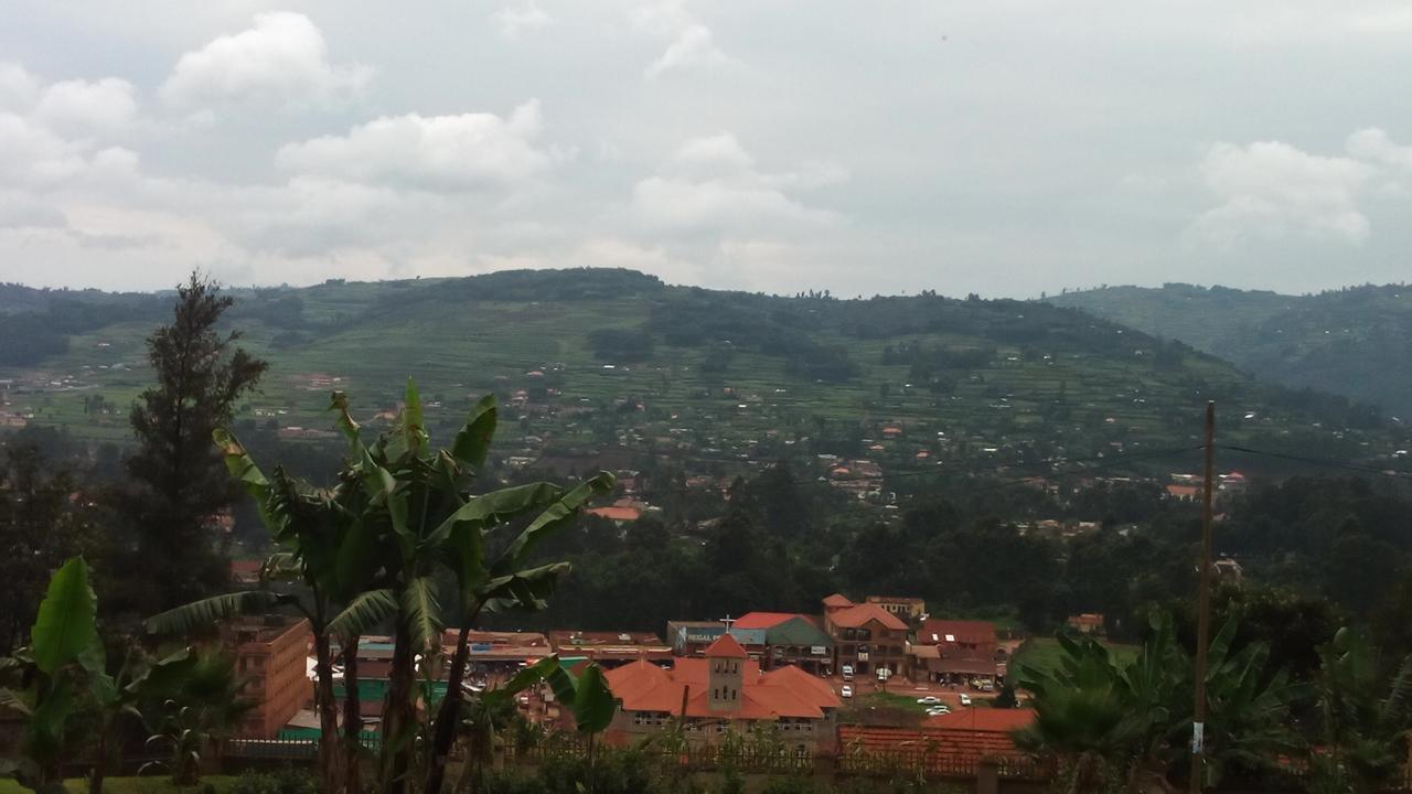 White Horse Inn Kabale ภายนอก รูปภาพ