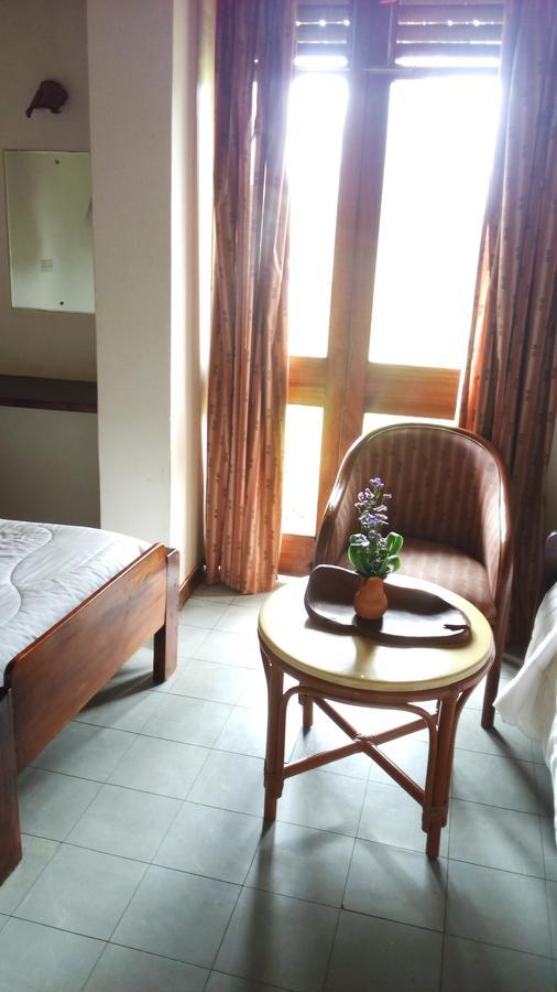 White Horse Inn Kabale ภายนอก รูปภาพ