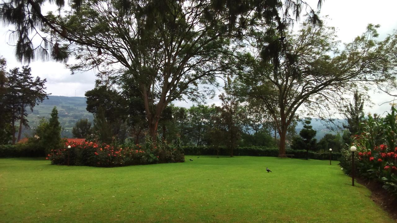 White Horse Inn Kabale ภายนอก รูปภาพ