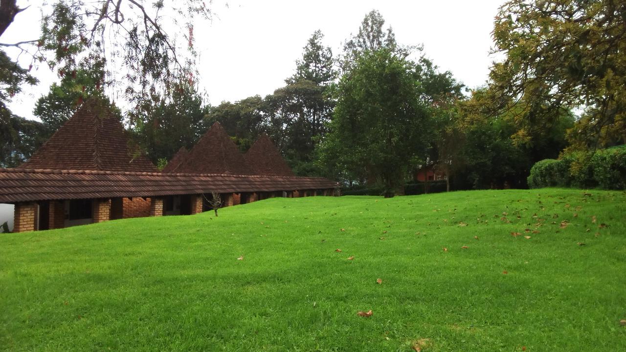 White Horse Inn Kabale ภายนอก รูปภาพ