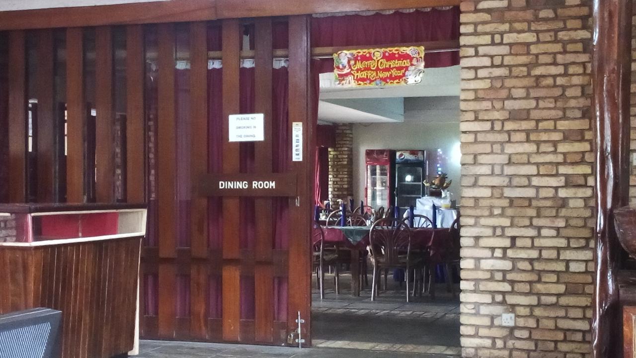 White Horse Inn Kabale ภายนอก รูปภาพ