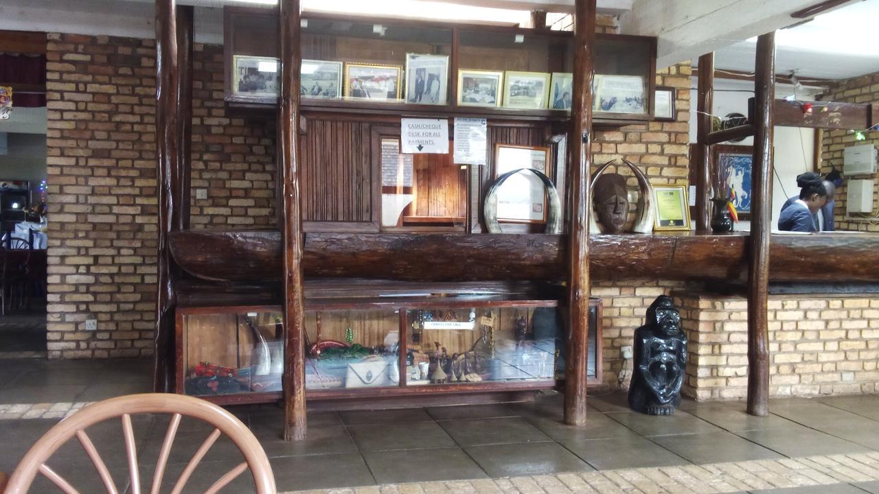 White Horse Inn Kabale ภายนอก รูปภาพ